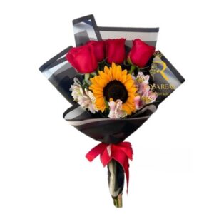 Ramo de rosas, girasol y hermosas astromelias.