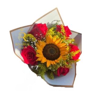 Ramo de rosas con un girasol de luz.