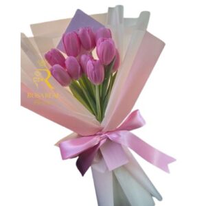 Ramo delicado de tulipanes rosados.