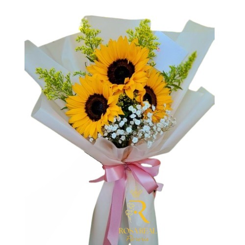 Luz y delicadeza en armonía, ramo de 3 girasoles.