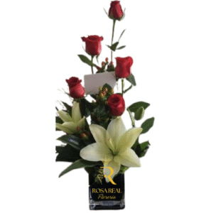 Box de 5 Rosas y 2 Lilium Detalle Floral