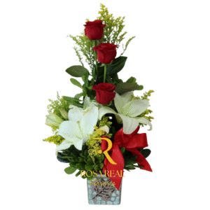 Arreglo Vertical de 3 Rosas Rojas y Lirios Blancos